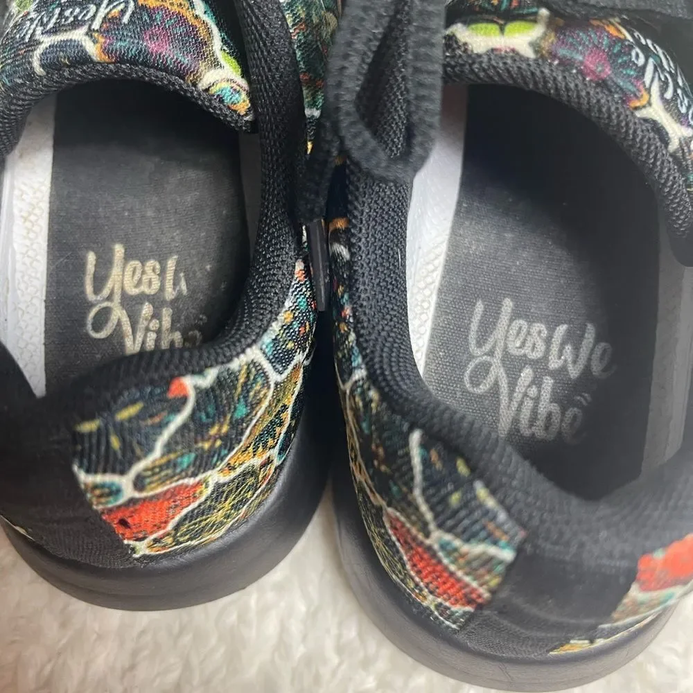 Yes We Vibe Unisex Bohemian Pattern colorful fall colors sneakers W SZ8 M SZ6